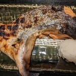テング酒場 - 日替り定食は鮭の釜焼き