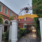 マダム・トキ - 何枚でも写真を撮りたくなるような素敵な外観なのです 今度は晴れた日に リベンジしたいと思います(笑)