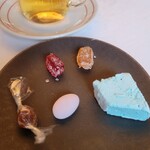 マダム・トキ - 色とりどりのお菓子