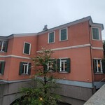 マダム・トキ - 横から見た レストランの外観