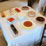 マダム・トキ - ワゴン デザート 最高に気分が上がりました まだ手をつけてない デザートの全てをお写真に納めることができて ありがたかったです