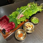 Korian Dainingu Tejiteji - ■彩りサンチュ　¥1.980
                      7種の新鮮野菜が盛り沢山!
                      エゴマも嬉しい！