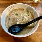 ラーメン海鳴 - 魚介とんこつラーメン