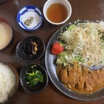 Oshokuji Sakedokoro Uekawa - ビフカツ定食 1100円