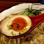 俺の中華たなか家 - 味玉蓮華リフト⤴️絶妙な仕上がりはトロ♬カタ♭旨し(๑´ڡ`๑)