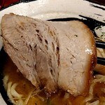 俺の中華たなか家 - 熱々スープからリフト⤴️したチャーシューは柔らかぁ〜❤️