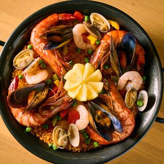 【パエリア】彩豊かなスペインのお米料理をお楽しみください