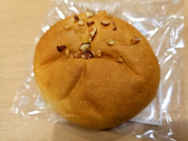 博多．今宿 治七のクリ－ムパン （じひちのクリームパン