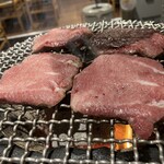 炭火焼肉ホルモンさわいし - 