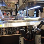 元祖寿司 吉祥寺駅前店 - カウンター内に大将おひとり