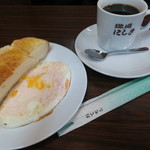 珈琲 にしき - トーストと目玉焼きが付きます★