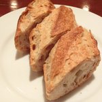 ル・リオン - オムレツ 900円 のパン
