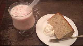 グリニッジ珈琲店 - いちごミルクと紅茶のシフォンケーキ
