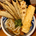 麺匠 釜善 - 今日のうどん(イカ天・ちくわ天)とごぼう天