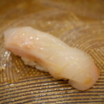 にぎり鮨 一五〇 - イシダイ（おすすめ）