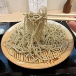 手打そば とし - 水切り締め具合よし、蕎麦がきれいです。