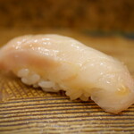 にぎり鮨 一五〇 - イシダイ（おすすめ）