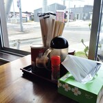 マルミ・サンライズ食堂 - テーブルの上