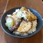 麺場唐崎商店 - チャーシュー丼