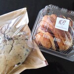 THE PANADERIA - スコーン-ブルーベリー$4.00、クロワッサン-ストロベリー$6.00