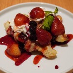 Freshly baked croffle [double berry]