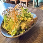 焼肉 桜 - サラダも美味しいです。