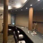 みどり - 重厚な石のテーブルが素敵