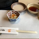Kisoji - 帆立などの白味噌和えにイクラをあしらった小鉢、胡麻だれ(なめらかでコクがありました)とポン酢たれ。