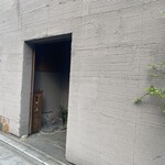 みどり - 外観:イーゼル（ランチメニュー）が出ていましたが帰りにはしまわれてました。