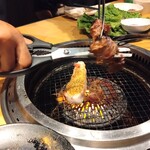 Yakiniku Kingu - 切る