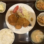 大かまど飯　寅福 - 鯵フライと月見メンチカツ定食