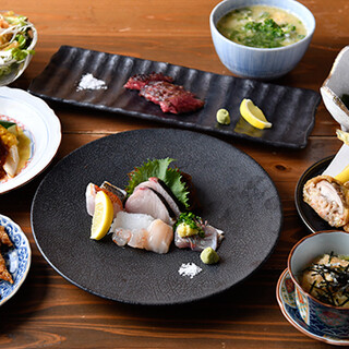 ボリューム満点。お一人ずつ提供する【コース】は接待にぴったり