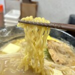 Menya Tomiyoshi - 札幌味噌の定番と言われている『 森住製麺 』の麺