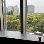 TOHOシネマズ コンセッション - 窓から見る日比谷公園