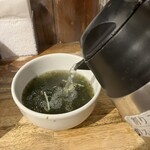 三田製麺所 - 割りスープ投入
