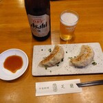 餃子と瓶ビール