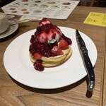 goodspoon Cheese Sweets & Cheese Brunch - ブッラータチーズパンケーキ自家製ベリーソースで