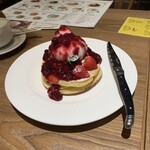 Goodspoon Cheese Sweets & Cheese Brunch - ブッラータチーズパンケーキ自家製ベリーソースで