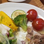 キッチン ブルー グローブ - ここで野菜、ポテサラをいただきます