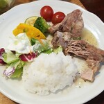 キッチン ブルー グローブ - ご飯、サラダを乗せて