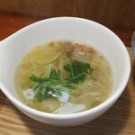 キッチン ブルー グローブ - 白菜スープのアップ