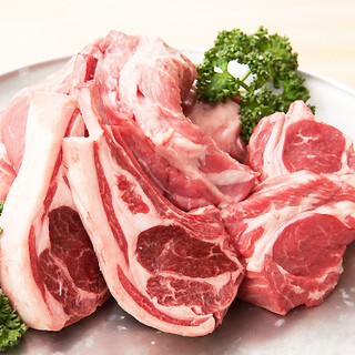 北海道から新鮮生ラム直送！超厚切り「特上肩ロース」は必食！