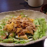 アンワインド - 野菜と豚肉の生姜ダレ丼（みそ汁付）