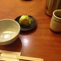銀平 北新地店 - 白菜の浅漬けが置いています。