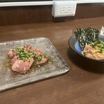 居酒屋さざん - 生レバーとトロたく　似たようなメニューのオーダーをしてしまった…