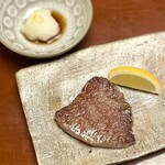 岡半 - オイル焼きと呼ばれる日本風ステーキ