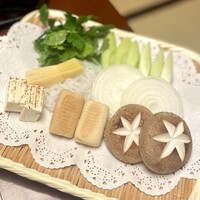 岡半 - 旬のお野菜などがずらり