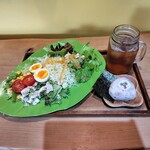 みどりの朝喫茶 - サラダモーニング(おむすびバージョン)