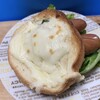 石窯パン工房  パンセ　 - チーズを乗せて焼いたパンセの樹にウィンナーをサンド！！