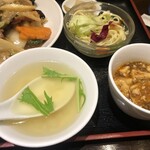 mama - 小鉢（麻婆豆腐）、サラダ、スープ、白飯